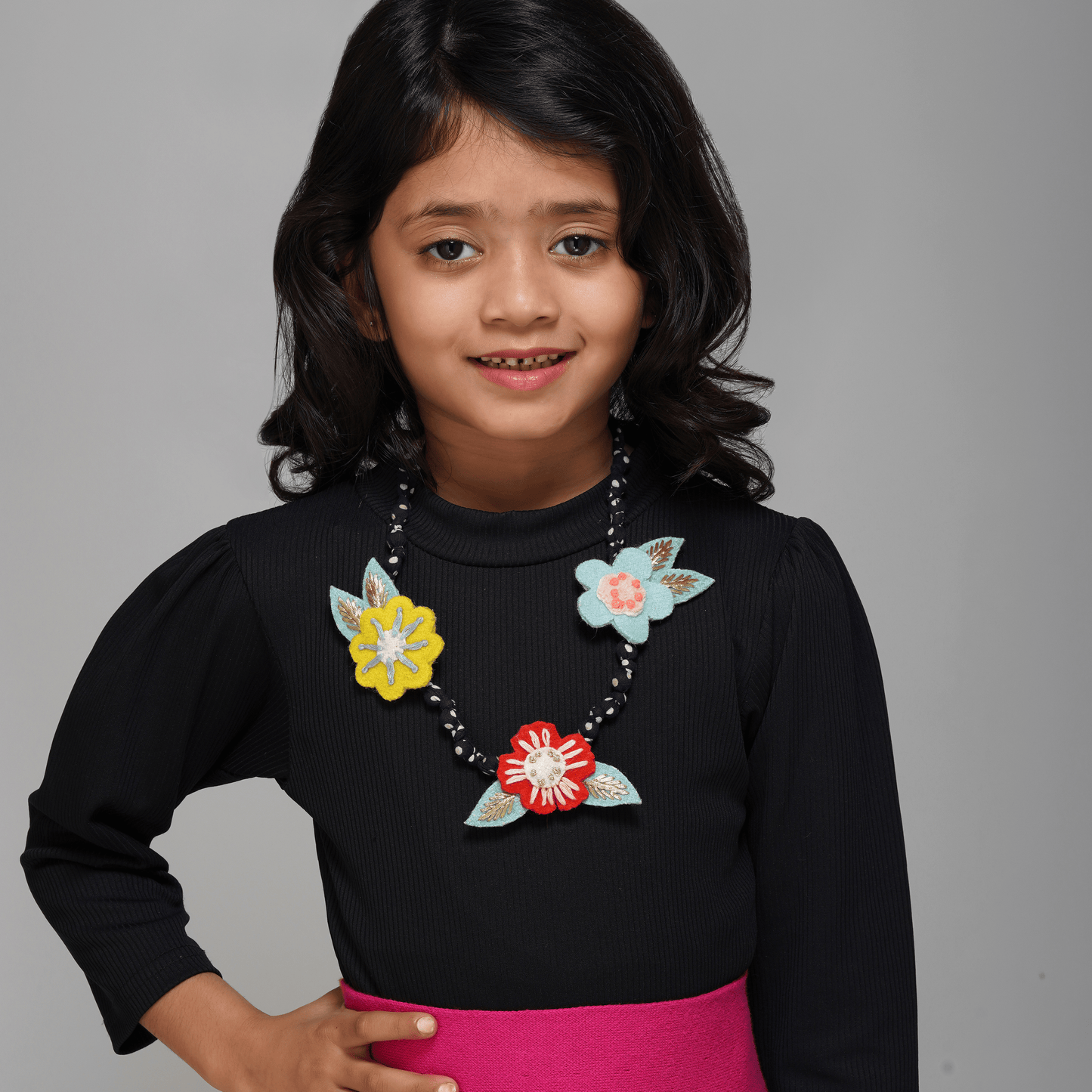 Handcrafted Floral Necklace With Bag