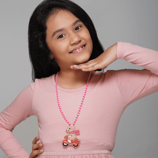 Teddy on Drive Necklace with Bag